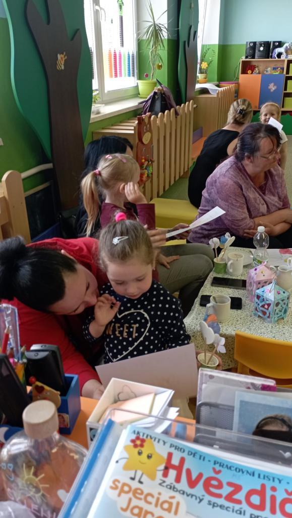 HRAJEME SI S&nbsp;MAMINKAMI